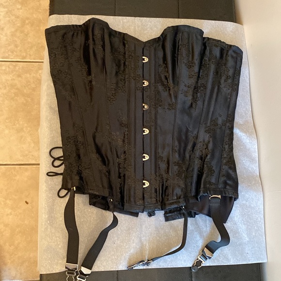 Quality Corset with steel bones. - Picture 3 of 8